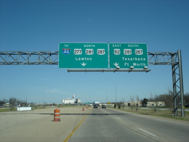 U.S. 82 East/U.S. 277 North approaching Interstate 44/U.S. 281/U.S. 287